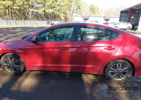 2017 Hyundai Elantra Value Edition z USA, uszkodzony, nr VIN 5NPD84LF7HH133631